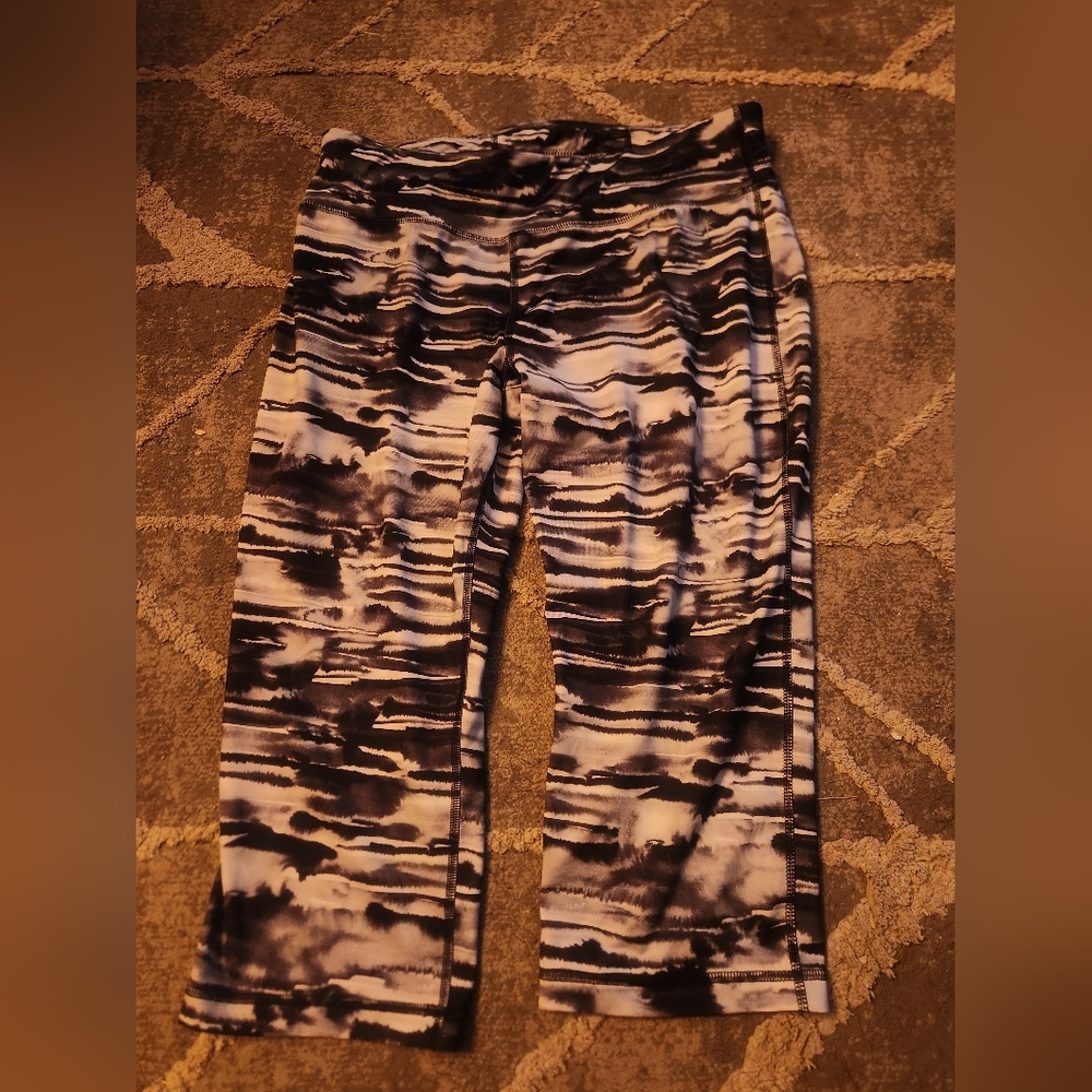 Danskin Black and White Tie-Dye Capri Leggins
